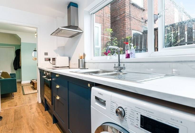 דירת נופש Lovely 2 Bed House In Nottingham