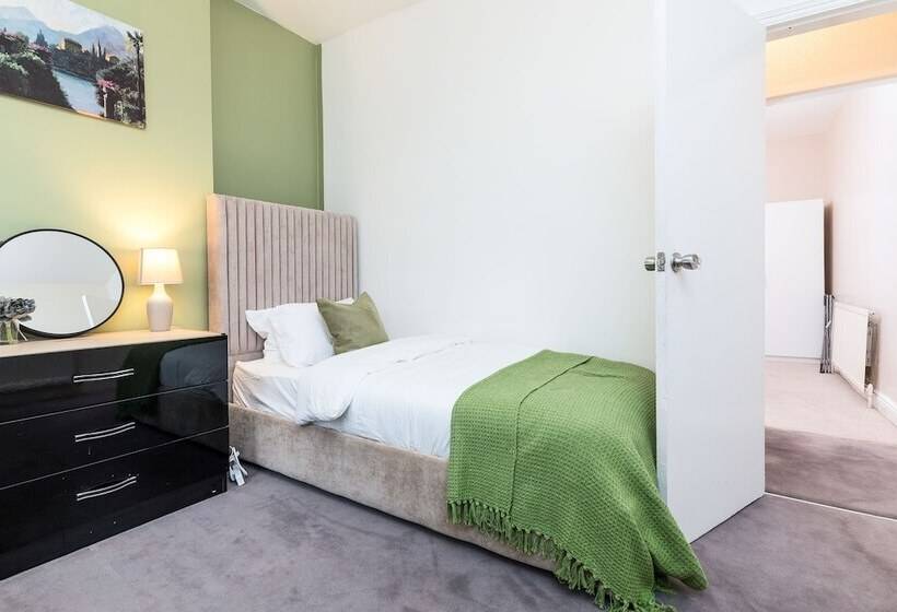 דירת נופש Lovely 2 Bed House In Nottingham