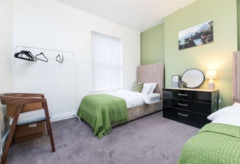 דירת נופש Lovely 2 Bed House In Nottingham