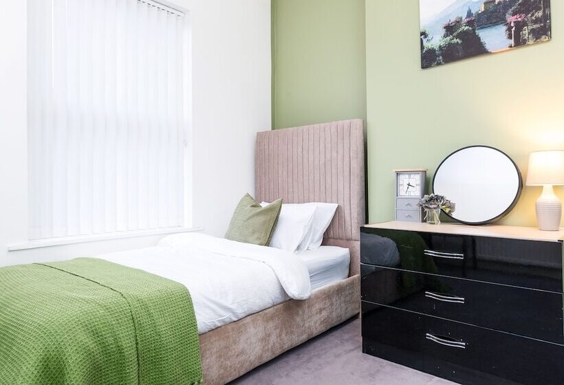 דירת נופש Lovely 2 Bed House In Nottingham