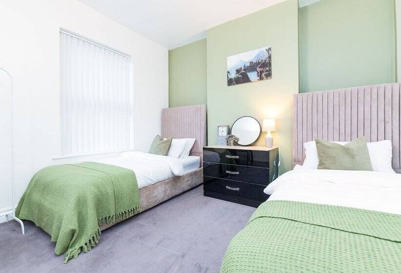 דירת נופש Lovely 2 Bed House In Nottingham