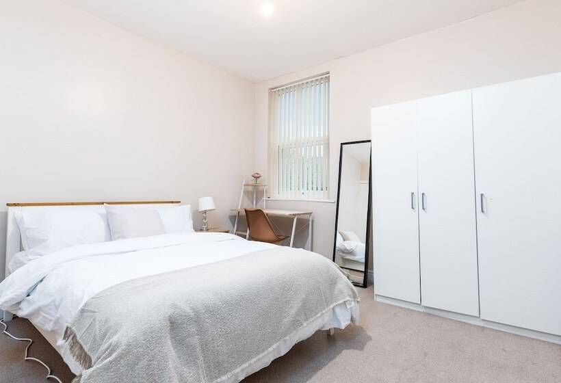 דירת נופש Lovely 2 Bed House In Nottingham