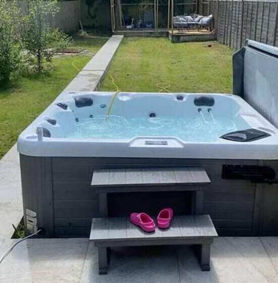 דירת נופש Lovely 3 Bed House In Potters Bar Jacuzzi & 75inch