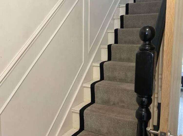 إقامة Lovely 3 Bed House In Potters Bar Jacuzzi & 75inch