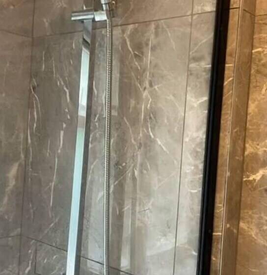 דירת נופש Lovely 3 Bed House In Potters Bar Jacuzzi & 75inch
