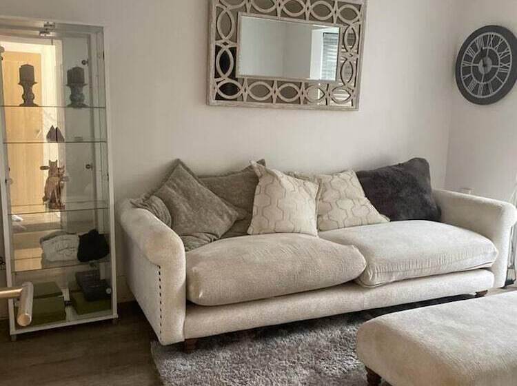 إقامة Lovely 3 Bed House In Potters Bar Jacuzzi & 75inch