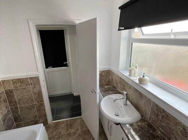 Резиденция Luxury Spacious 2 Bed House In Brentwood Essex