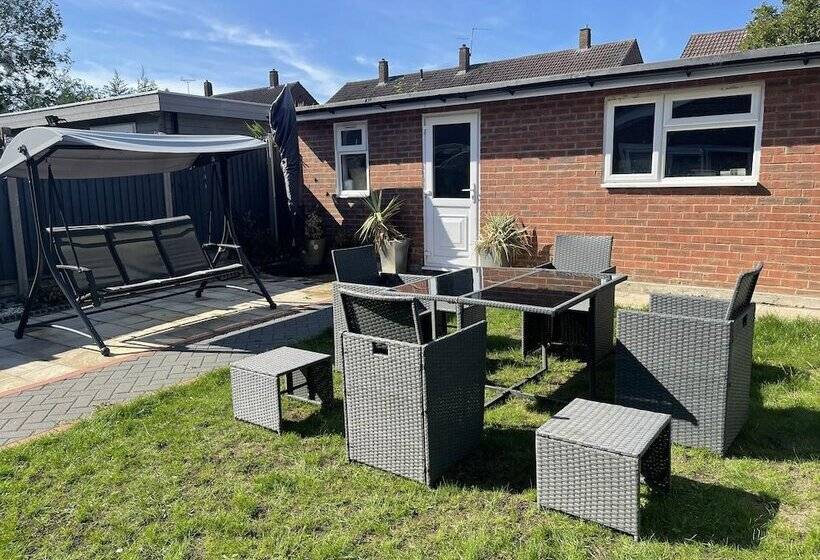 Резиденция New Luxury Modern House Near Airport Free Parking