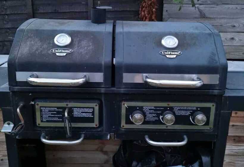 דירת נופש Remarkable 3 Bed House In Chelmsford