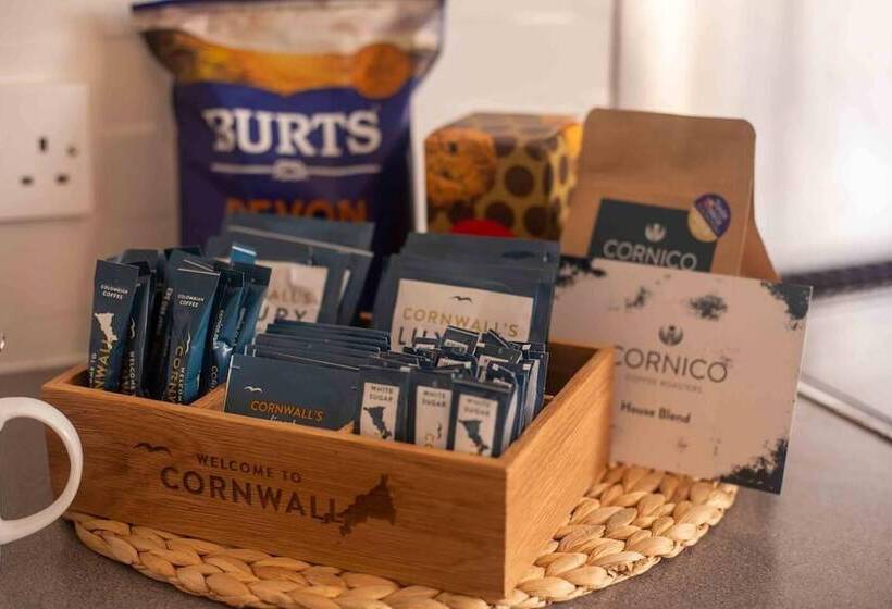 Резиденция Spacious 3 Bed House In Porth Beach, Newquay