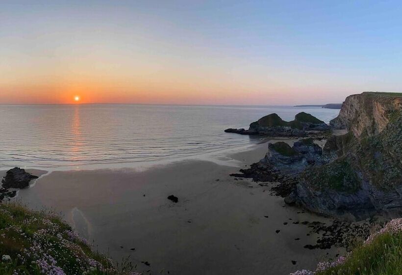 Резиденция Spacious 3 Bed House In Porth Beach, Newquay