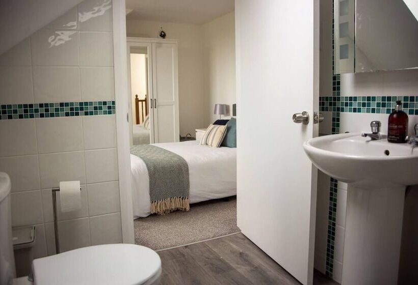 Резиденция Spacious 3 Bed House In Porth Beach, Newquay