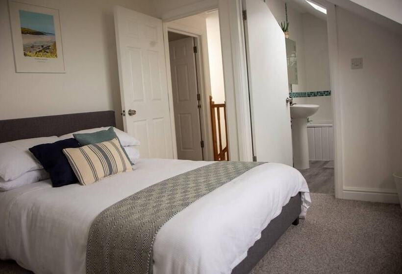 Резиденция Spacious 3 Bed House In Porth Beach, Newquay