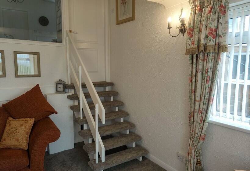 إقامة Split Level Bungalow   Sleeps4   Close To Walks