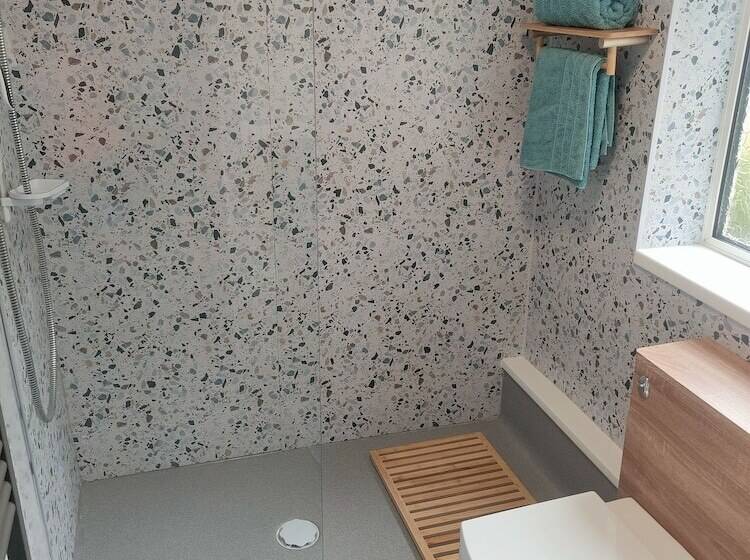 إقامة Split Level Bungalow   Sleeps4   Close To Walks