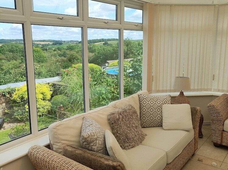 إقامة Split Level Bungalow   Sleeps4   Close To Walks