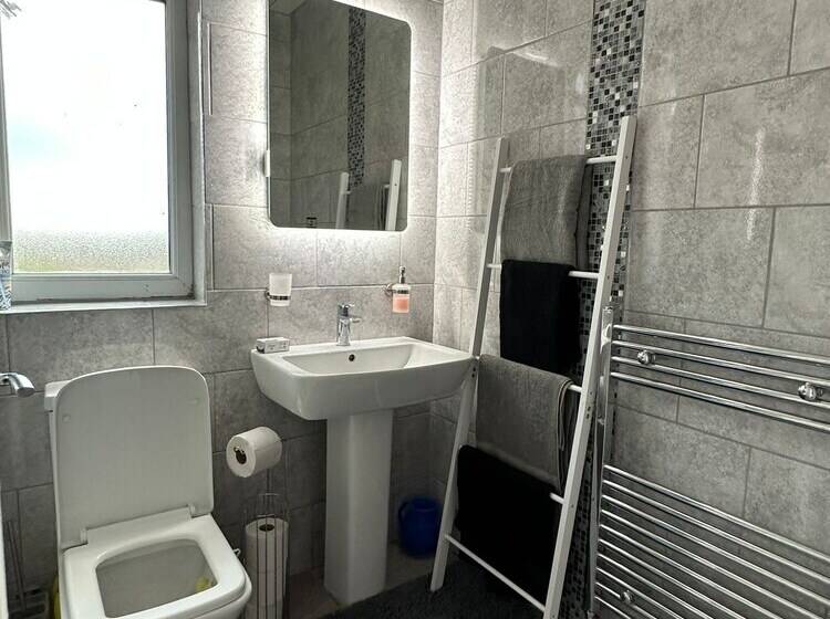 Резиденция The Hideaway Home Bd5 2 Bed Lovely Modern House