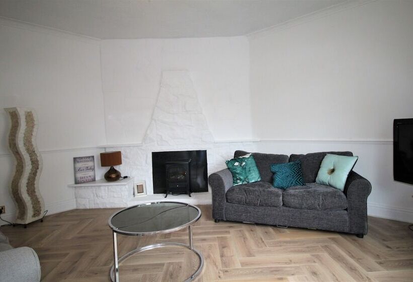 דירת נופש Whitley Bay Sleeps 6 Refurbished Throughout