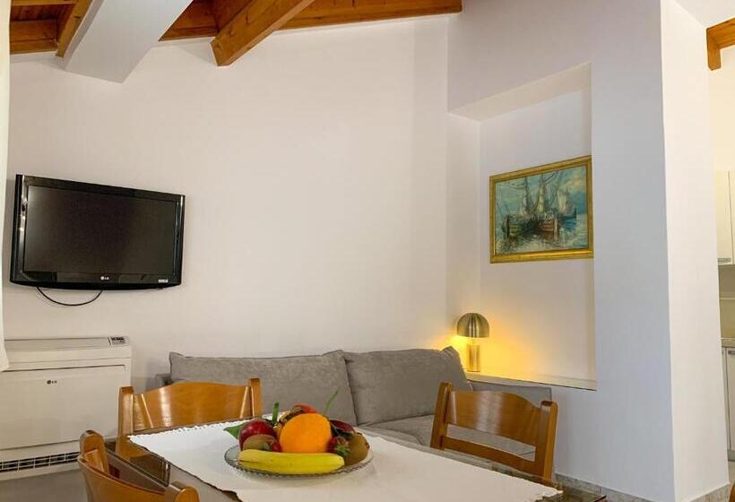 Rouchotas Apartments