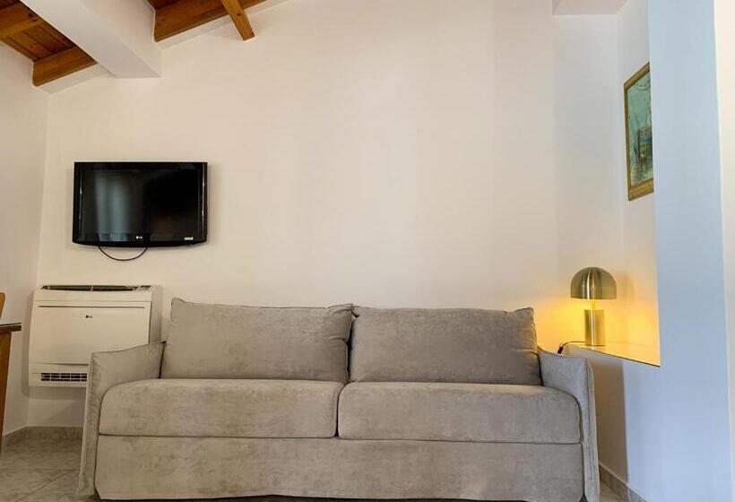 Rouchotas Apartments