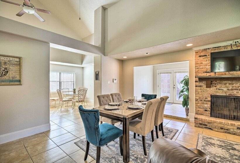 Spacious Seabrook Home W/ Patio: 1 Mi To Beach!