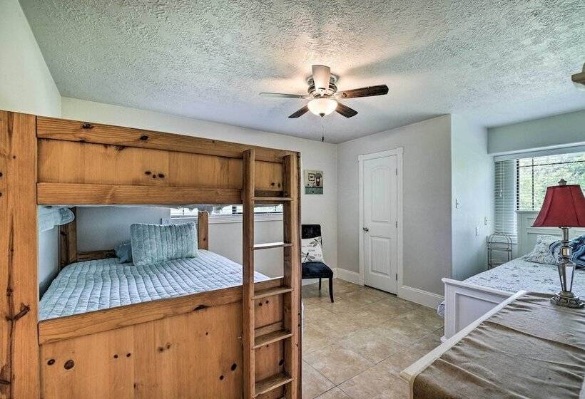 Spacious Seabrook Home W/ Patio: 1 Mi To Beach!