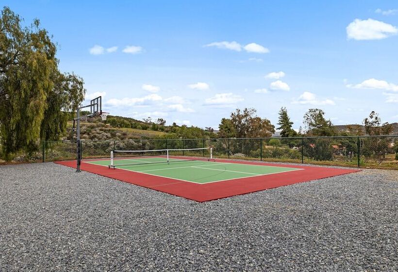 Slice Of Heaven By Avantstay Breathtaking Views!