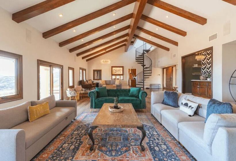 Slice Of Heaven By Avantstay Breathtaking Views!