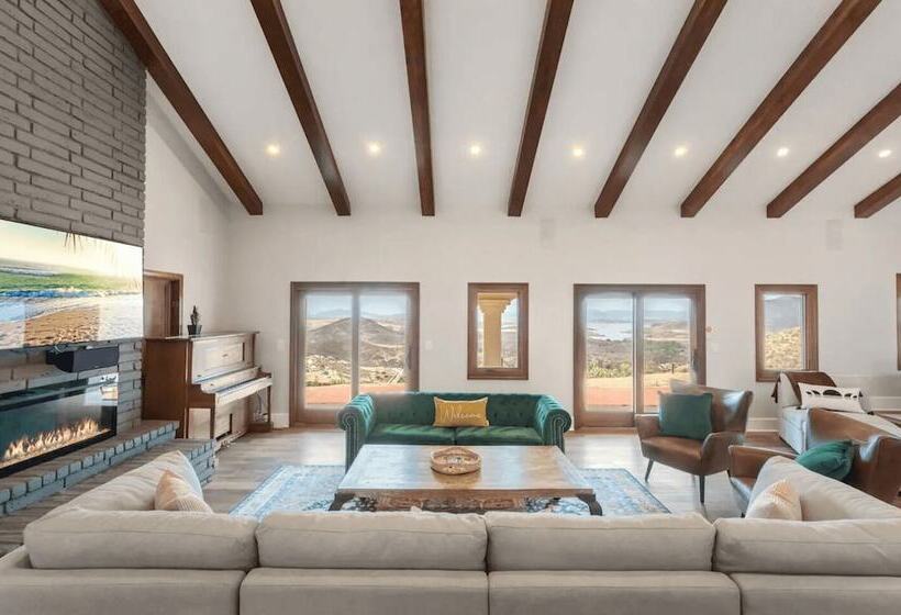 Slice Of Heaven By Avantstay Breathtaking Views!