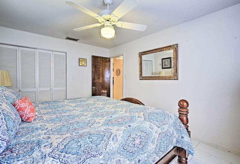 St. Petersburg Home W/ Tropical Yard & Pool!