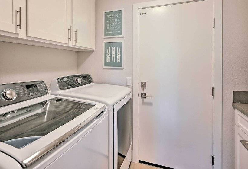 Stunning Carlsbad Gem W/ Fire Pit & Hot Tub!