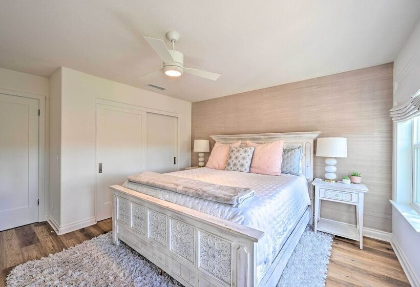 Stunning Carlsbad Gem W/ Fire Pit & Hot Tub!