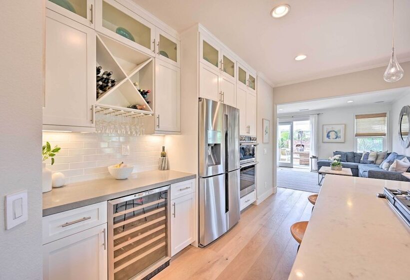 Stunning Carlsbad Gem W/ Fire Pit & Hot Tub!