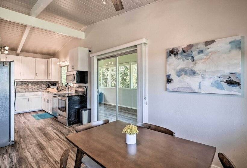 Sunny Pahoa Retreat: Snorkel, Hike & Shop!