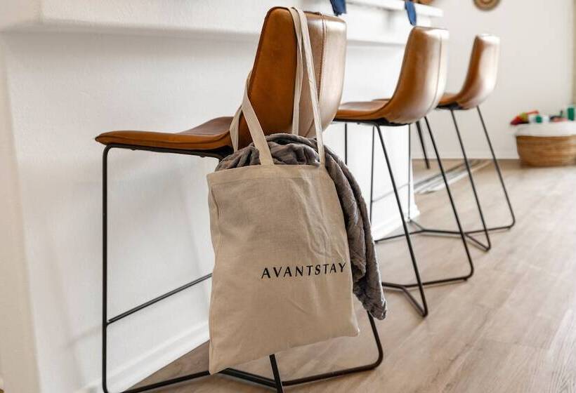 Sunny Palms By Avantstay Near Empire Polo Club