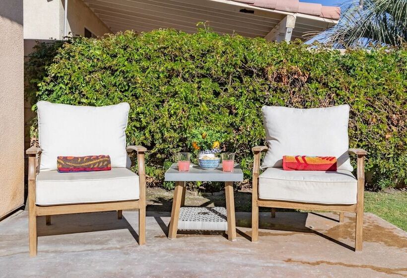 Sunny Palms By Avantstay Near Empire Polo Club