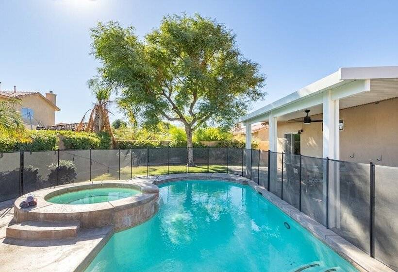 Sunny Palms By Avantstay Near Empire Polo Club