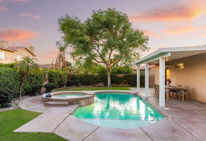 Sunny Palms By Avantstay Near Empire Polo Club