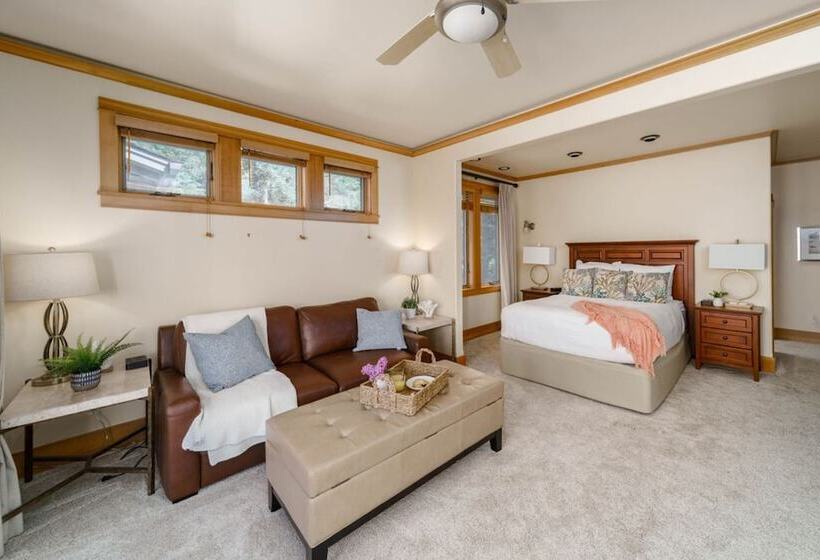 The Castle Rock Estate By Avantstay Steps From Arch Cape Beach W/ Hot Tub & Sauna