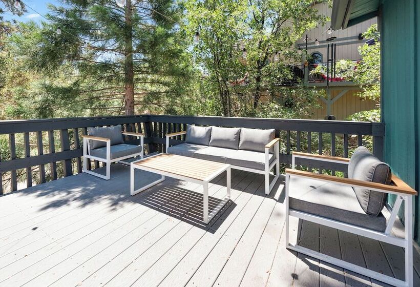 The Honey Pot Hideaway