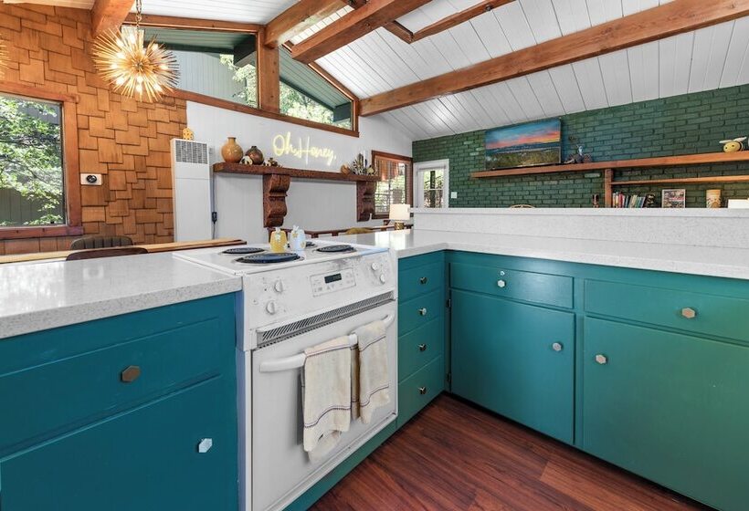 The Honey Pot Hideaway