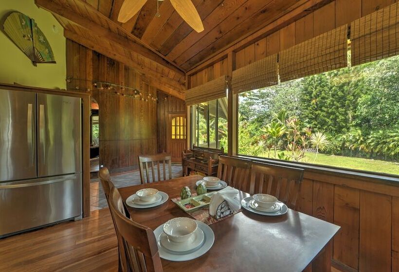 Tropical Cabana W/ Deck, Hot Tub & Lush Scenery!