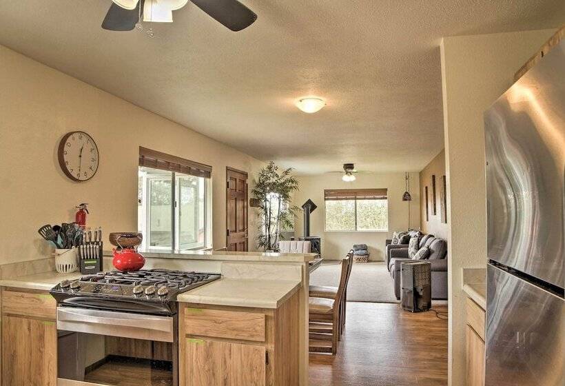 Tropical Volcano Bungalow < 4 Mi To Nat L Park!