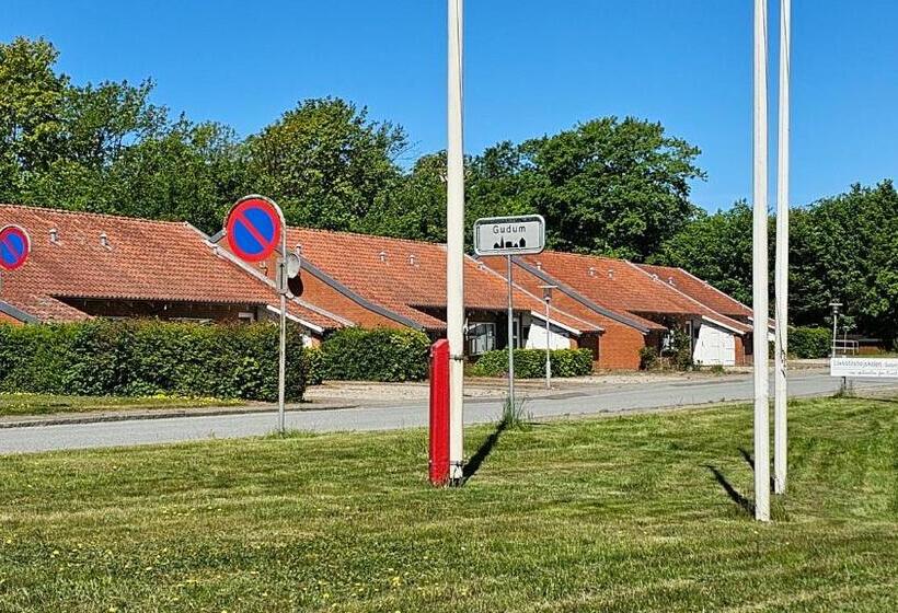 הוסטל Gudum Park