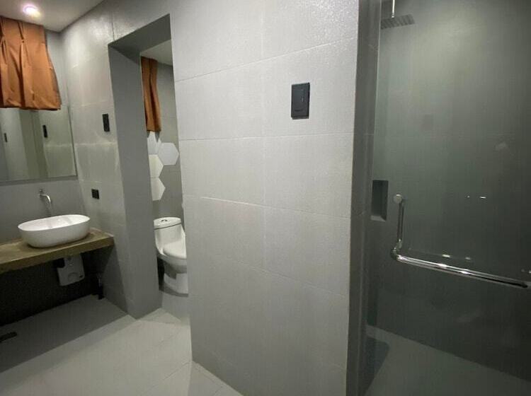 Aqua Frontier Hotel And Restaurant