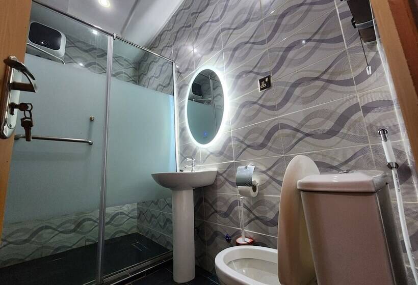 Buddiez Hotel & Resort