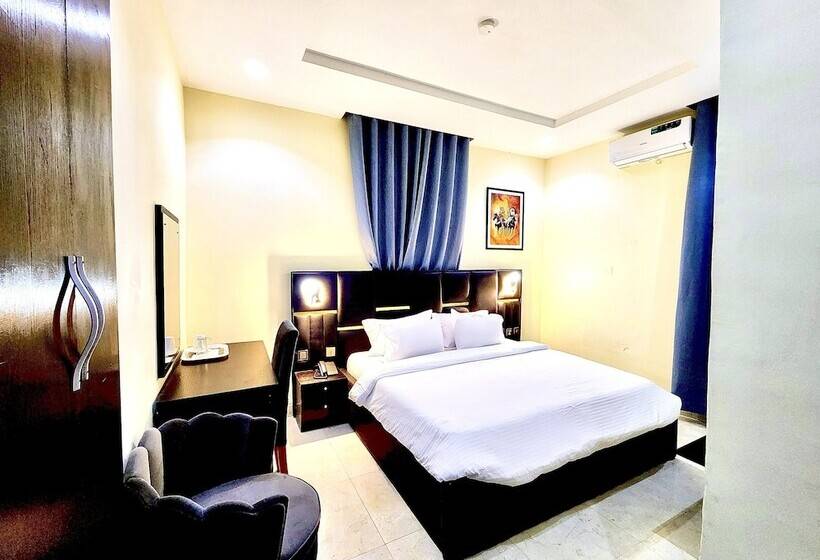 Buddiez Hotel & Resort