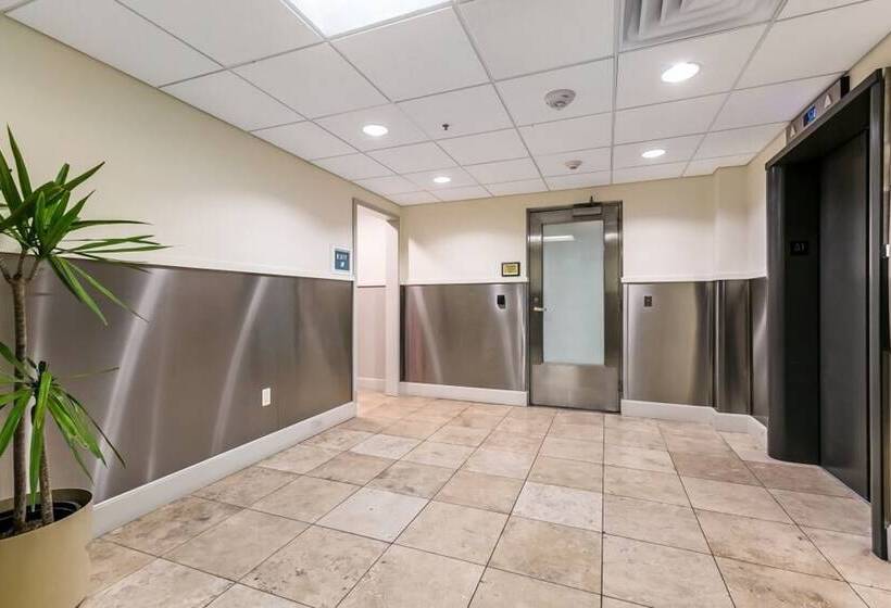 Chic Elegance In The Heart Of Nola: 4 Bedroom Oasis Awaits!