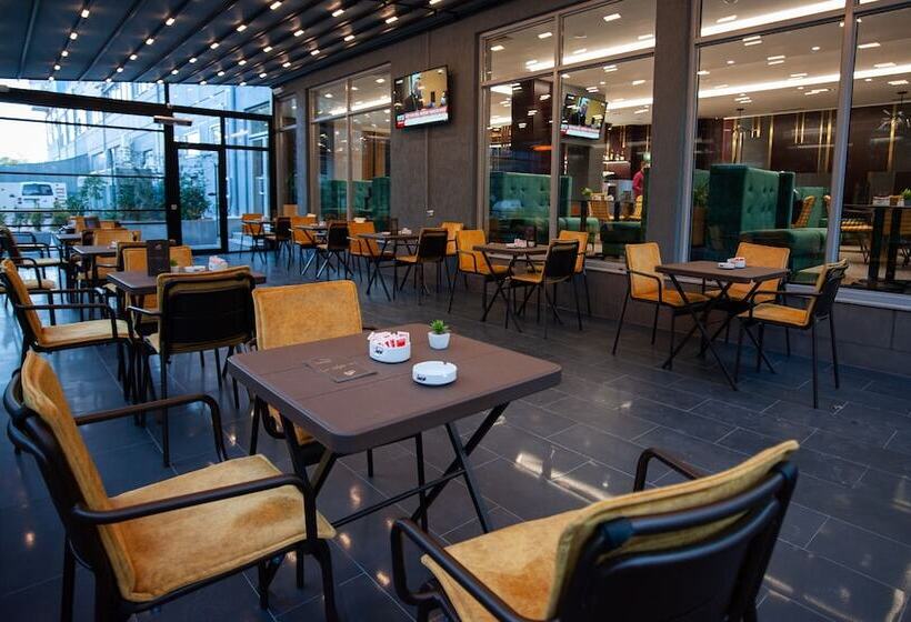 Doanesia Premium Hotel & Spa