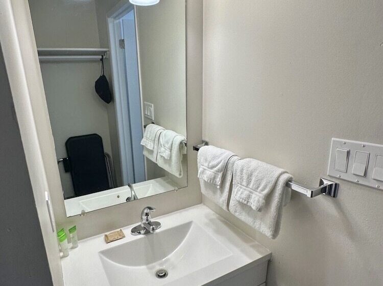 酒店 Anavada Inn & Suites Grande Prairie